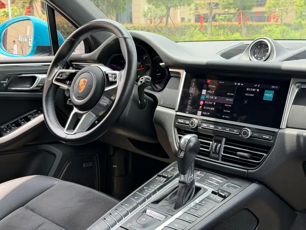 Porsche Macan 2020 — фото 22