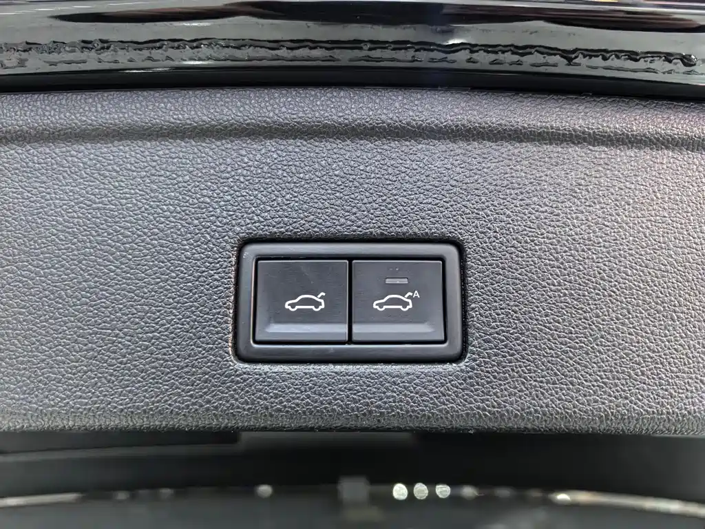 Volkswagen Touareg 2019 — фото 16