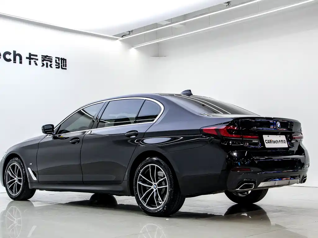 BMW 5 Series 2023 — фото 16