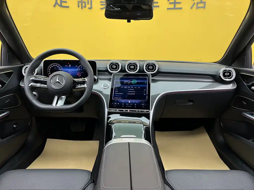 Mercedes-Benz C-Class 2025 — фото 10