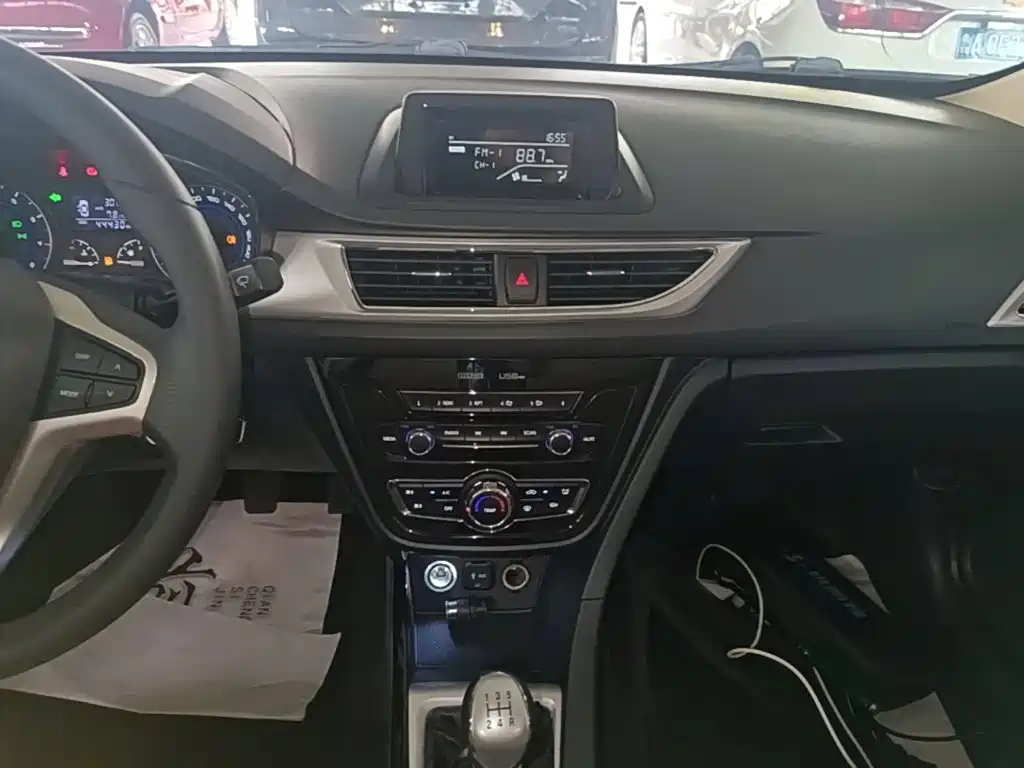 Changan Yuexiang V7 2015 — фото 13
