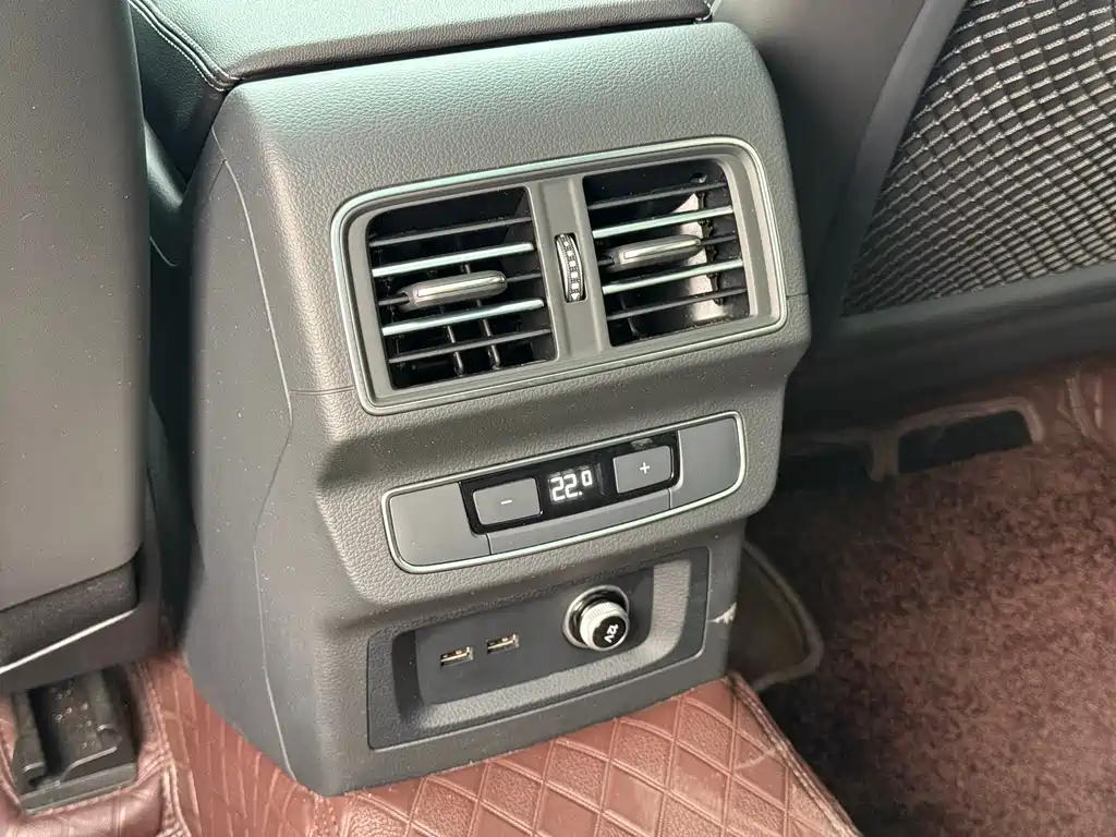 Audi Q5L 2023 — фото 10
