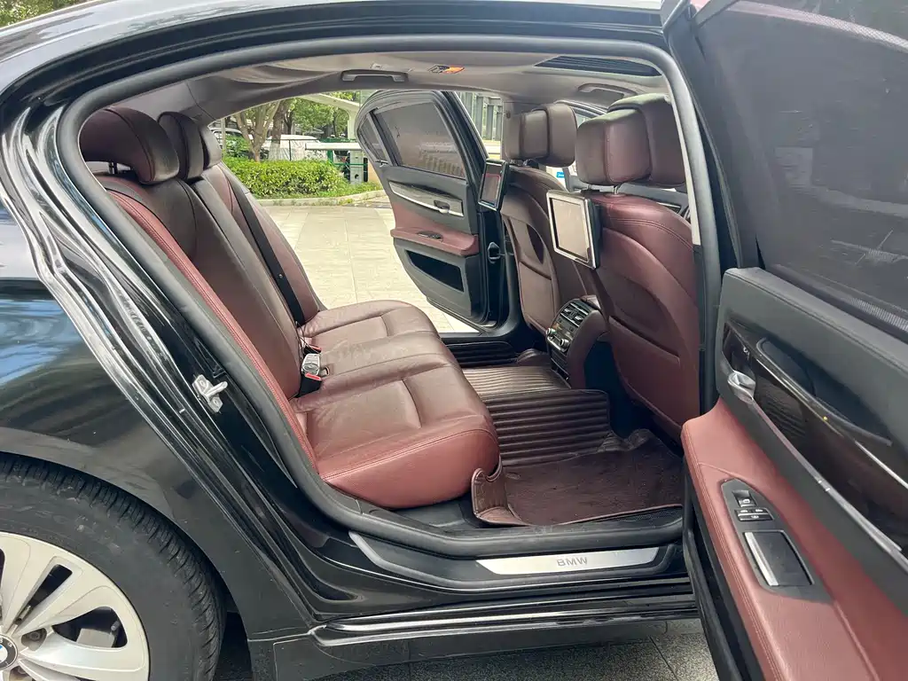 BMW 7 Series 2013 — фото 11