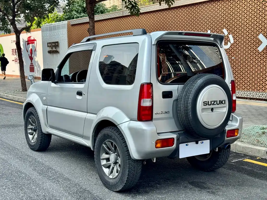 Suzuki Jimny 2016 — фото 16