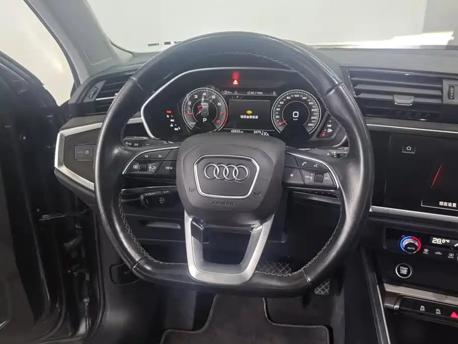 Audi Q3 2023 — фото 15