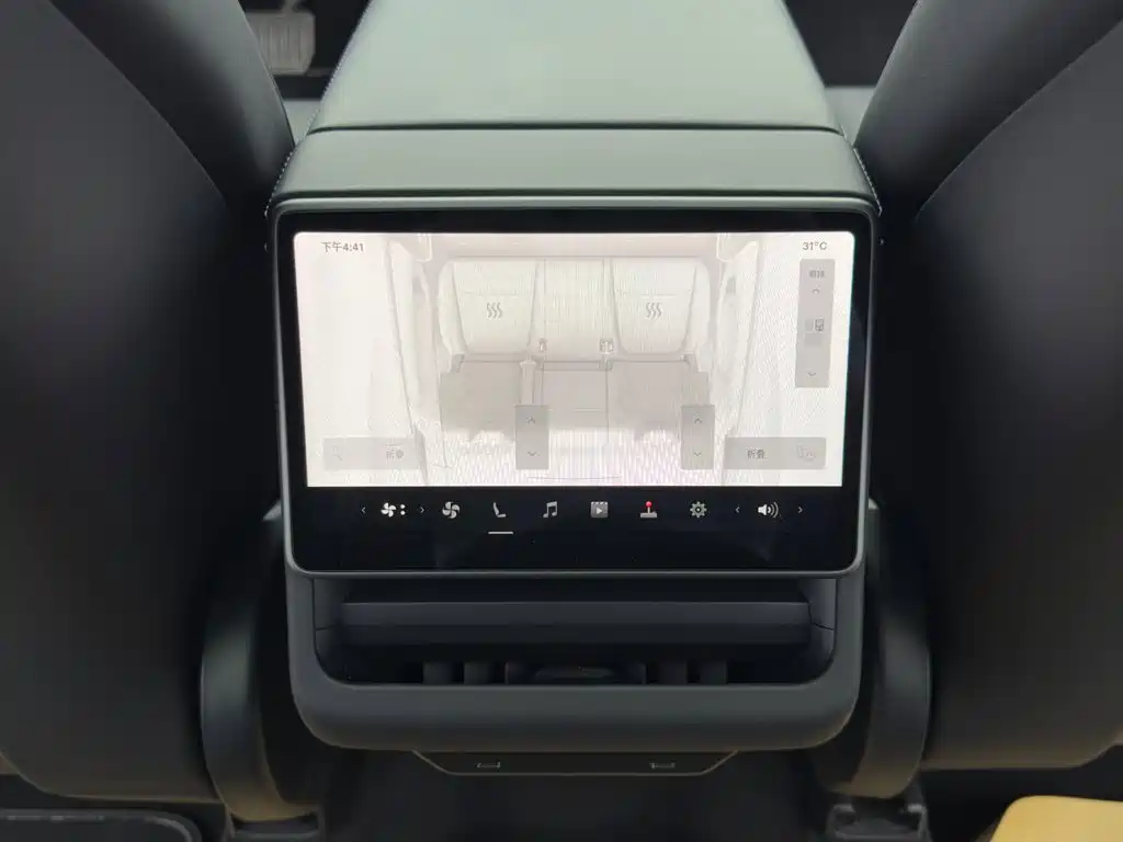 Tesla Model Y 2025 — фото 14