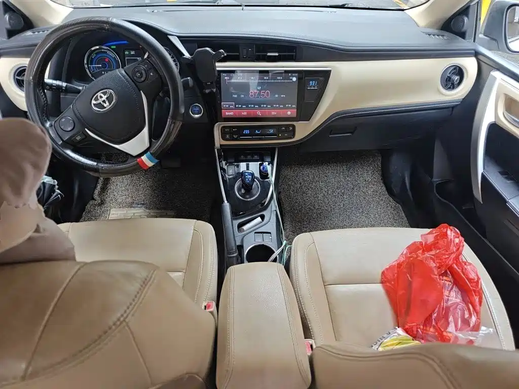 Toyota Corolla 2018 — фото 10