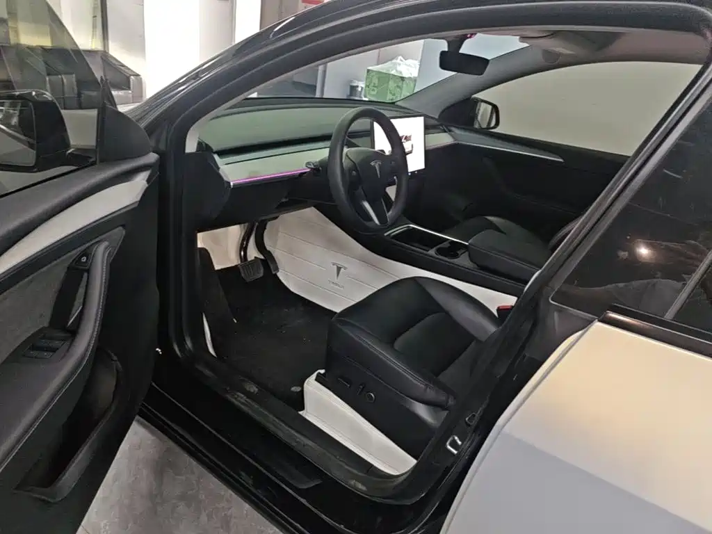 Tesla Model Y 2023 — фото 16