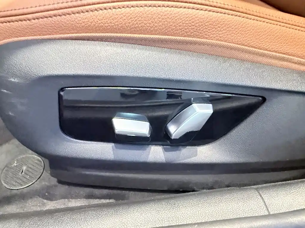 BMW 5 Series 2018 — фото 15
