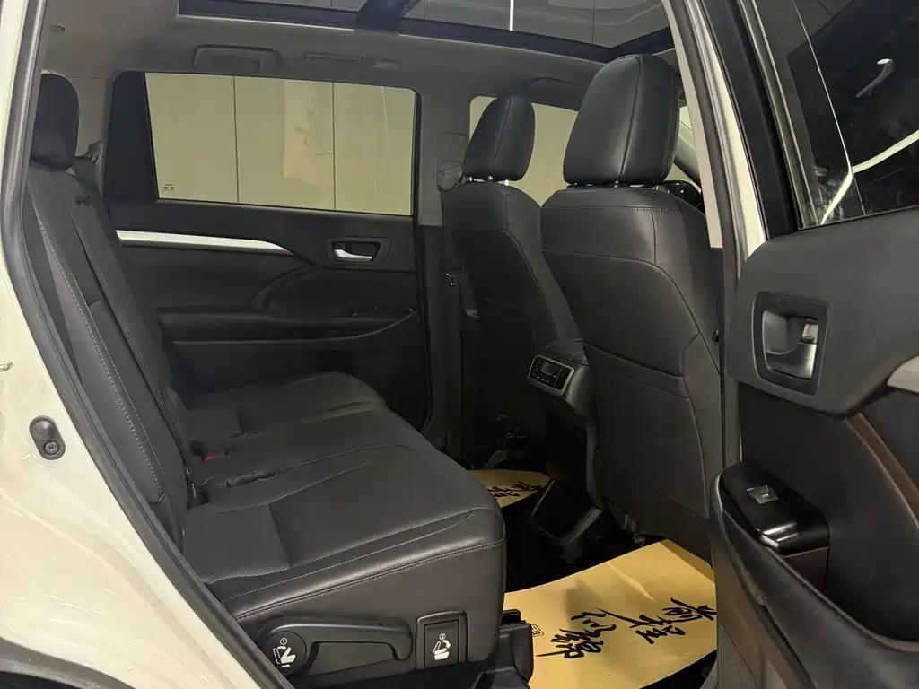 Toyota Highlander 2018 — фото 16