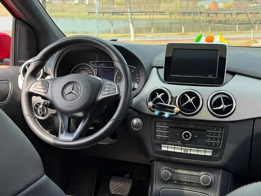 Mercedes-Benz B-Class 2016 — фото 7