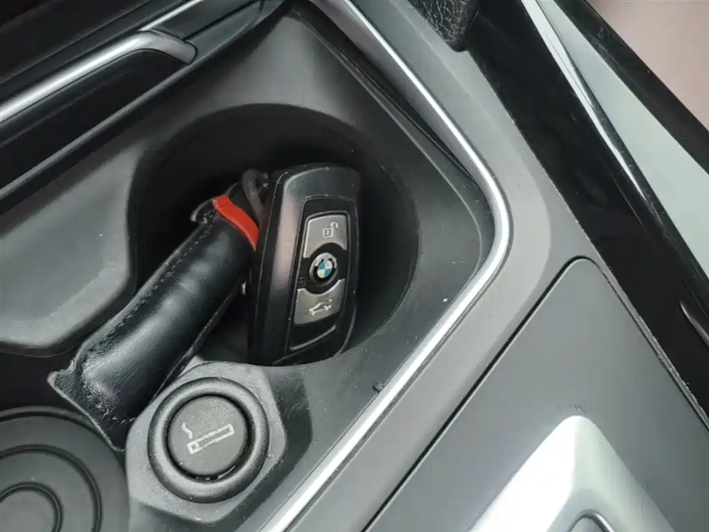 BMW 3 Series 2018 — фото 9