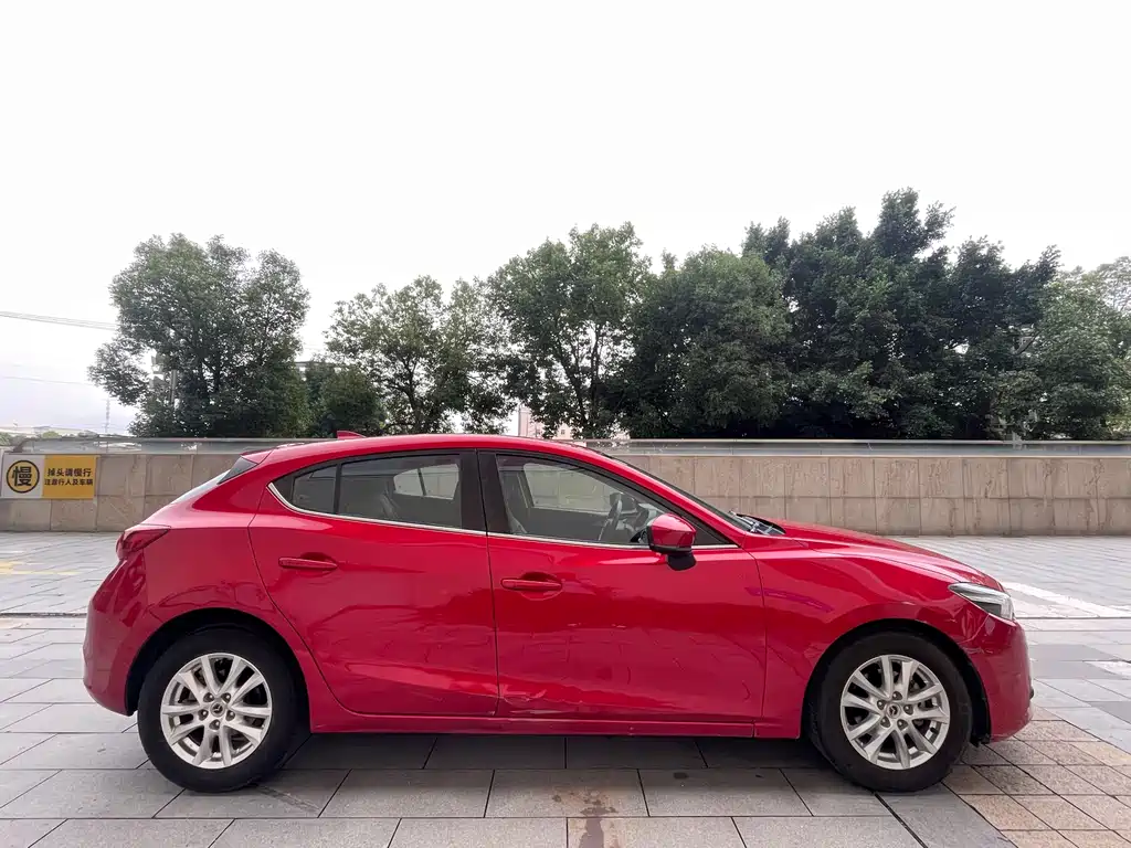 Mazda 3 Axela 2018 — фото 10