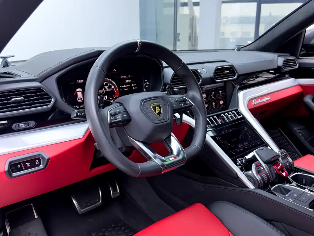 Lamborghini Urus 2019 — фото 18