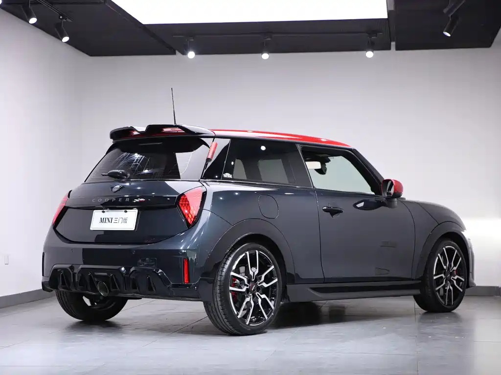 MINI JCW 2025 — фото 3