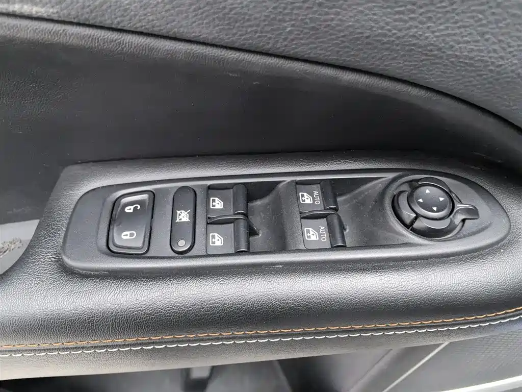 Jeep Compass 2018 — фото 9