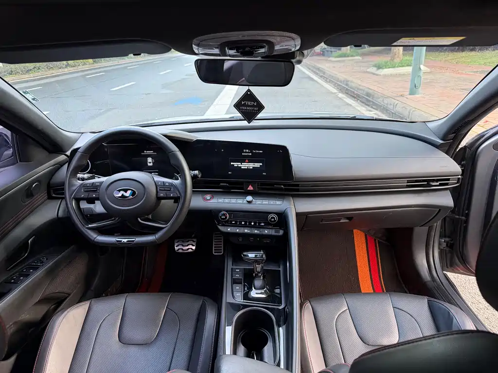 Hyundai Elantra 2024
