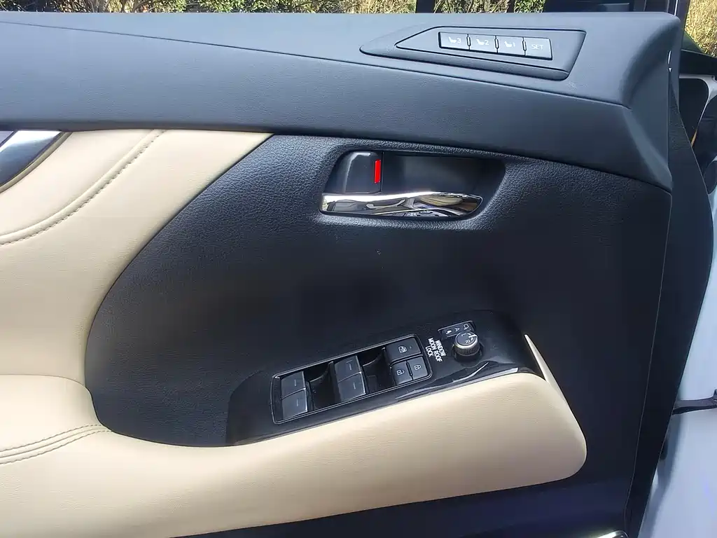 Toyota Alphard 2022 — фото 9
