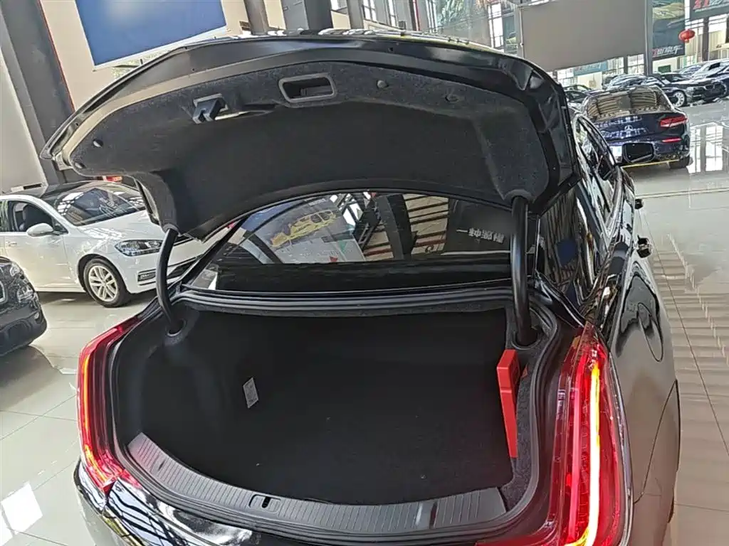 Cadillac XTS 2018 — фото 19