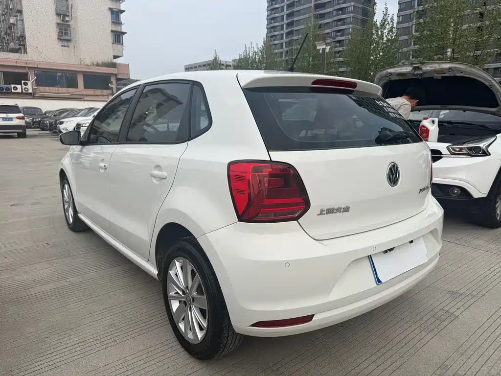 Volkswagen Polo 2015 — фото 10