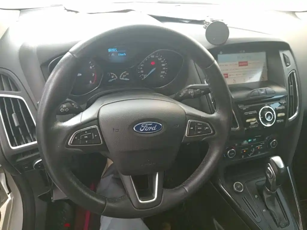 Ford Focus 2017 — фото 11