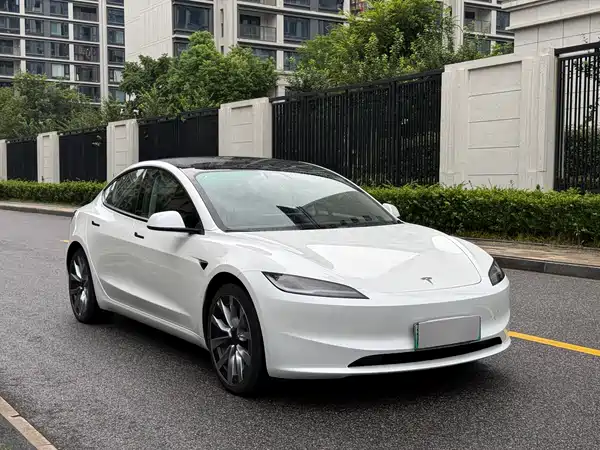 Tesla Model 3 2024