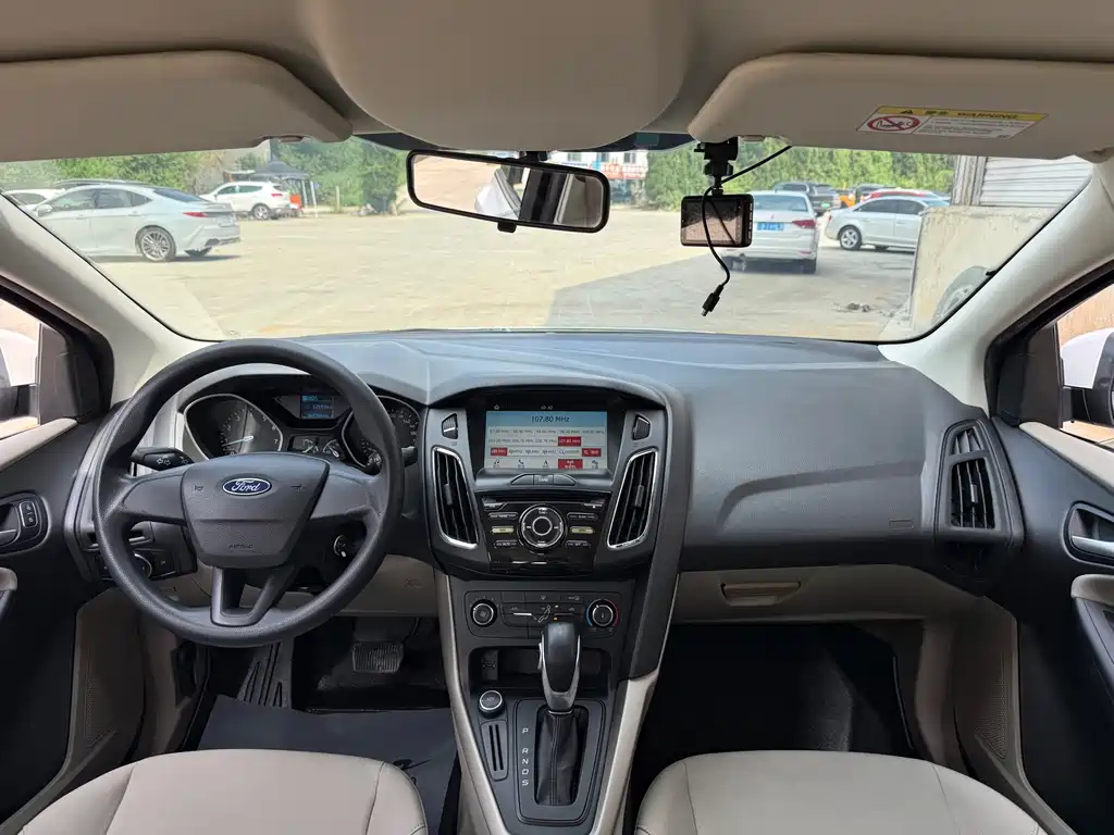 Ford Focus 2017 — фото 15