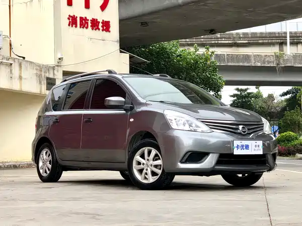Nissan Livina 2015