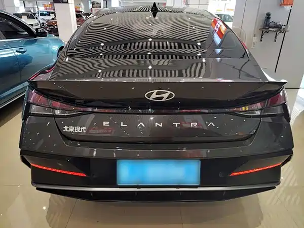 Hyundai Elantra 2024