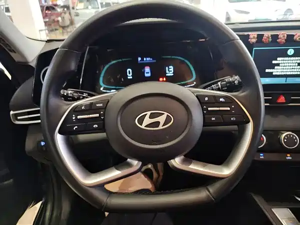 Hyundai Elantra 2024