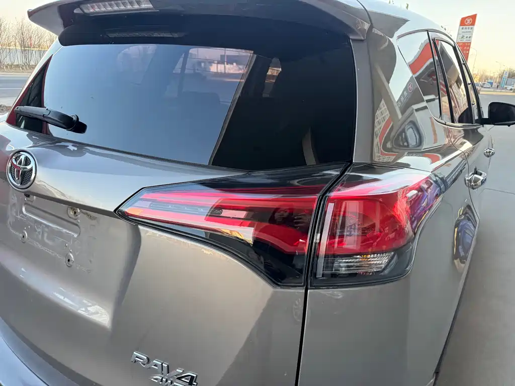 Toyota RAV4 2016 — фото 17