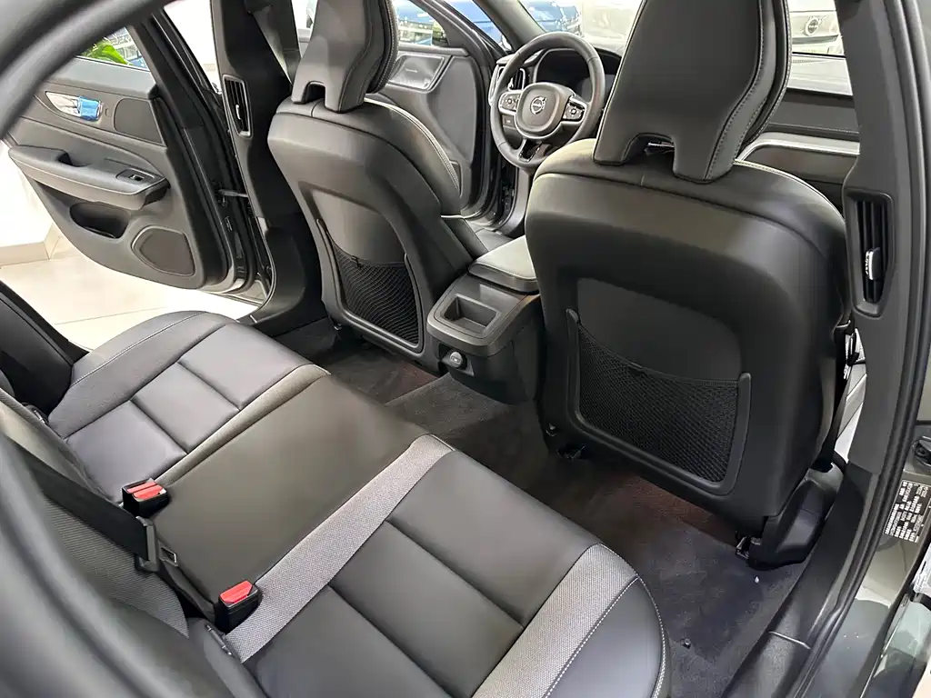 Volvo S60 — фото 17