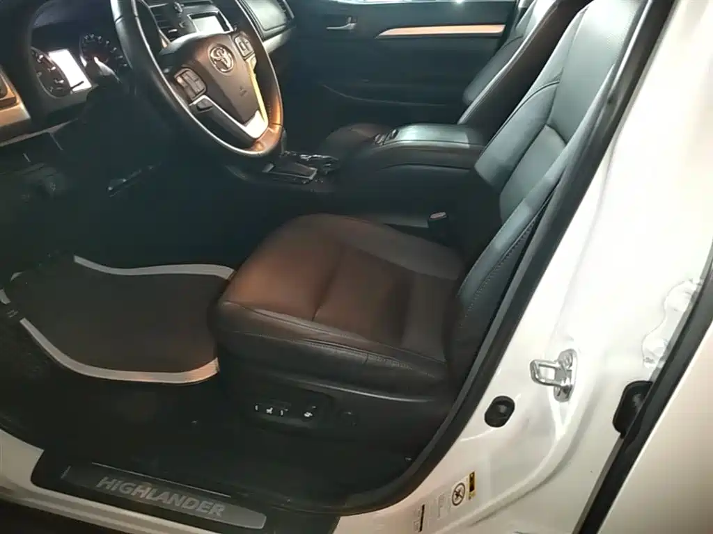Toyota Highlander 2017 — фото 15