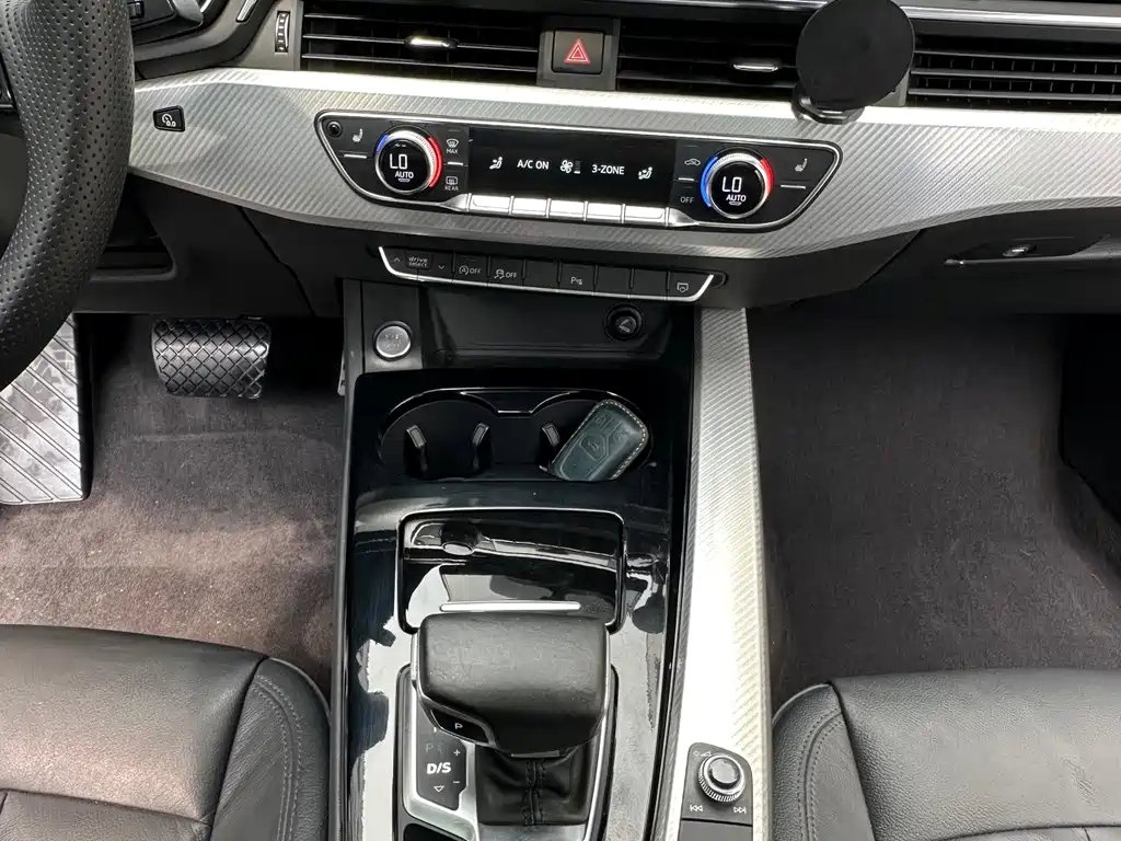 Audi A4L 2017 — фото 14