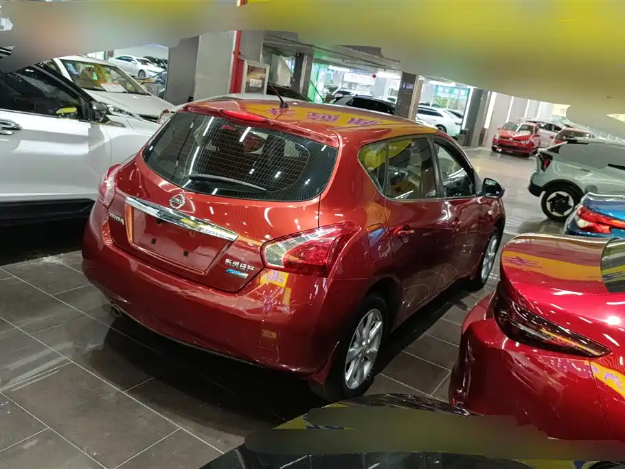 Nissan Tiida 2015 — фото 3