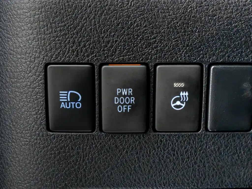 Toyota Alphard 2021 — фото 16