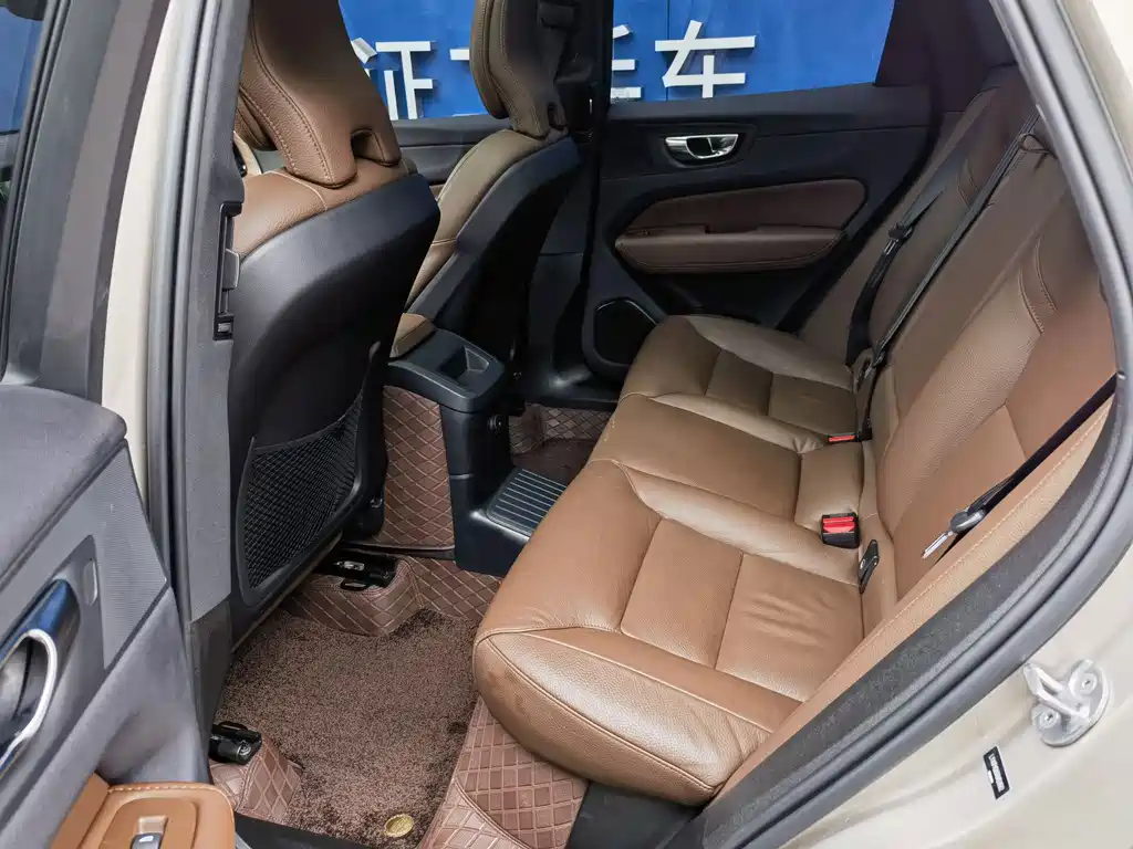 Volvo XC60 PHEV 2024 — фото 12
