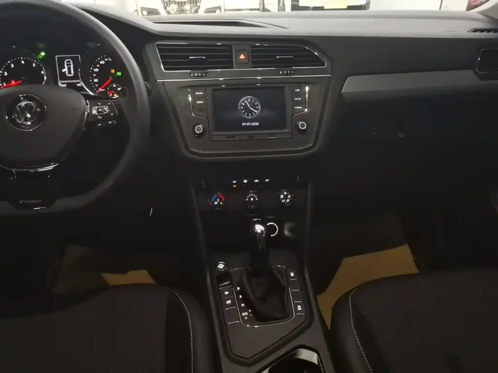 Volkswagen Tiguan L 2018 — фото 13