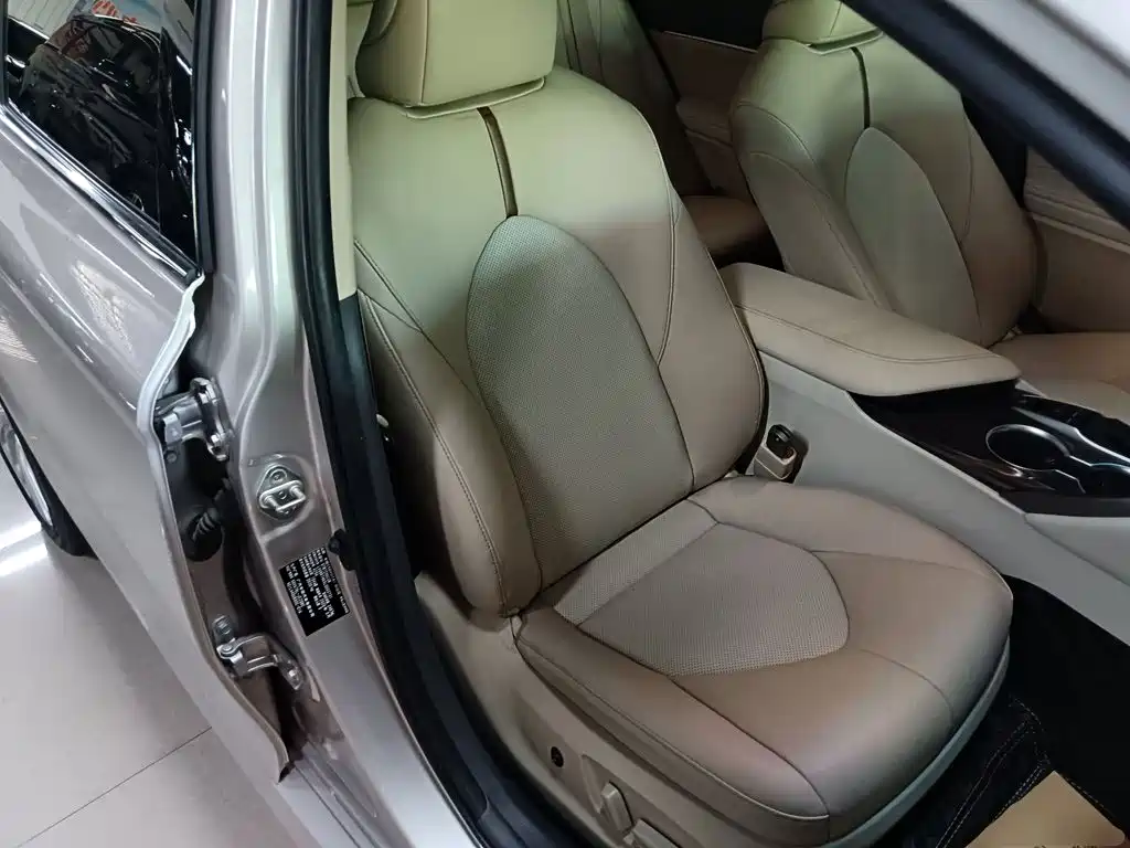 Toyota Camry 2020 — фото 25