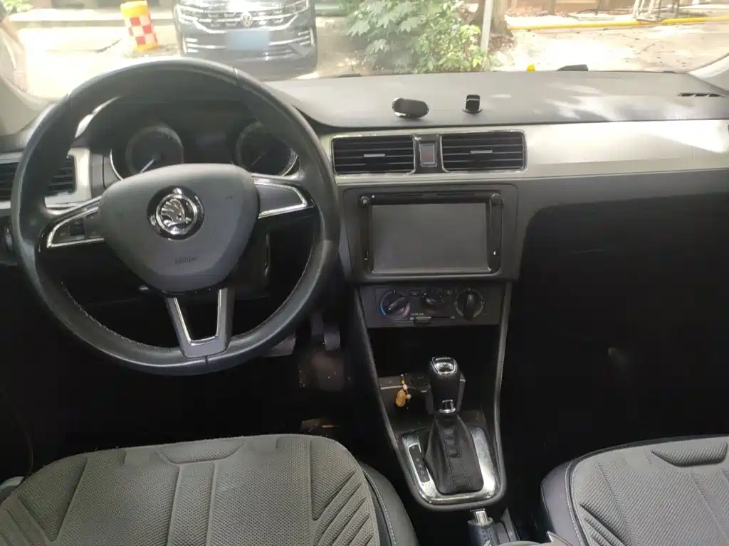 Skoda Rapid Spaceback 2018 — фото 13