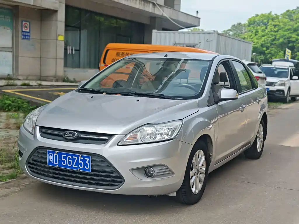 Ford Focus 2014 — фото 1