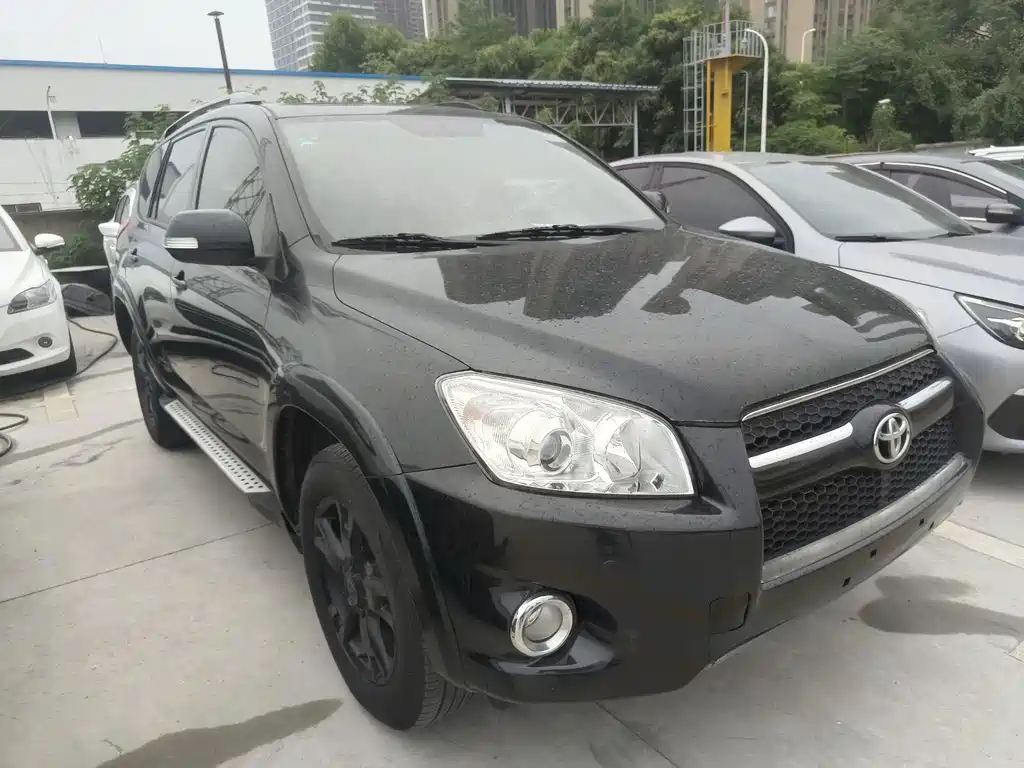 Toyota RAV4 2011
