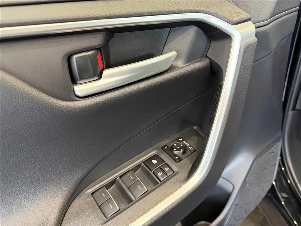 Toyota Wildlander 2023 — фото 17