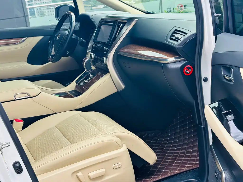 Toyota Alphard 2017 — фото 10