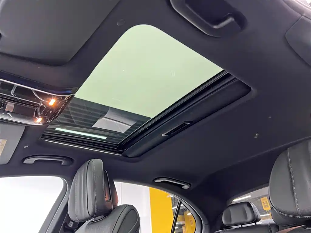 Mercedes-Benz C-Class 2023 — фото 17