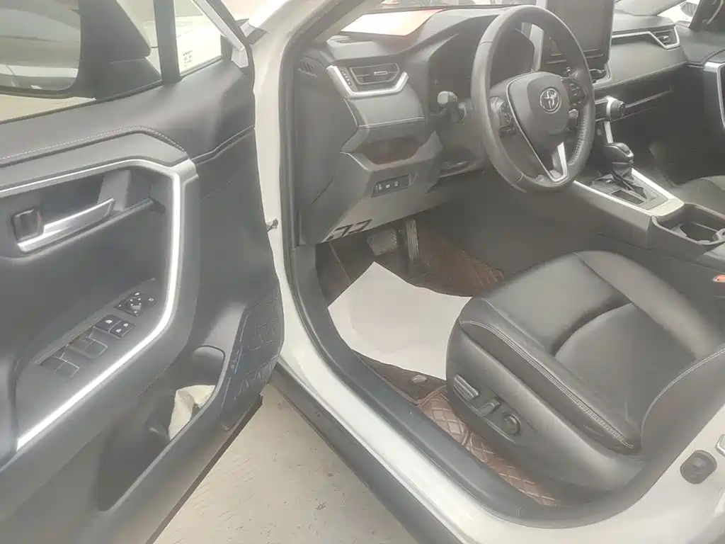 Toyota RAV4 2020 — фото 16