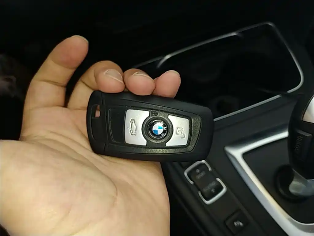 BMW 3 Series 2018 — фото 9