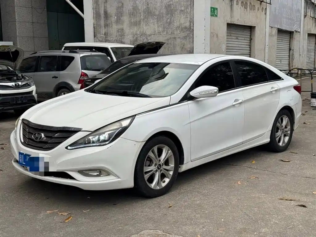 Hyundai Sonata 2011 — фото 1