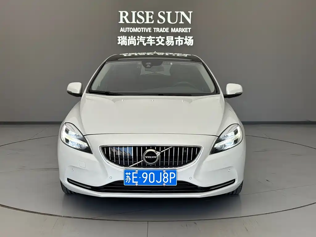 Volvo V40 2017 — фото 2
