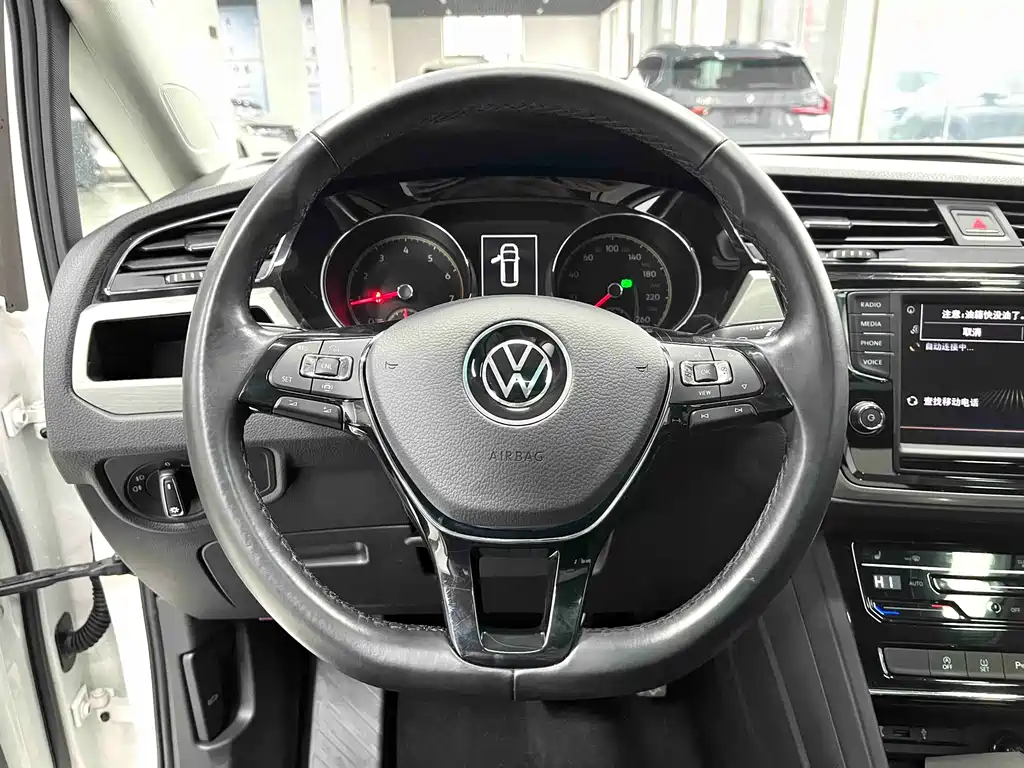 Volkswagen Touran 2022 — фото 4